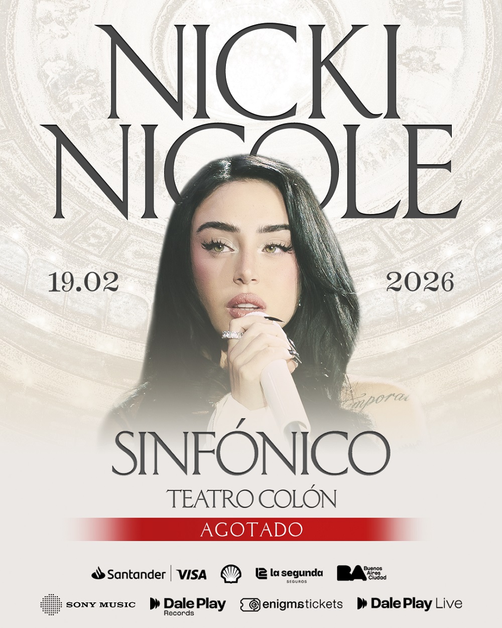 Nicki Nicole agota su concierto sinfónico en el Teatro Colón