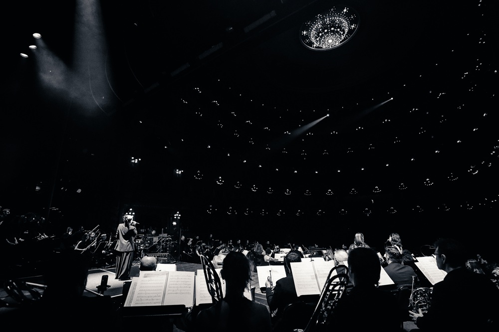 Nicki Nicole lleva su universo al Teatro Colón en un concierto sinfónico que conmueve al mundo