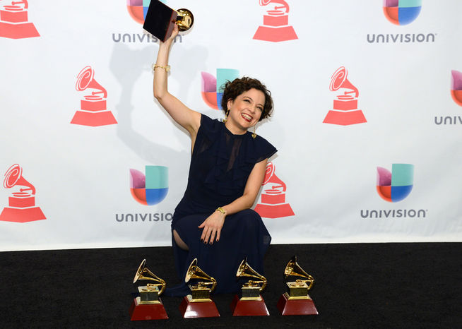 Grammy Latino-Natalia Lafourcade-Juan Luis Guerra MDSIMA20151120 0076 36